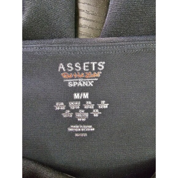 Assets Red Hot Label by Spanx Ponte Capri Shaping Leggings Black Size Medium - Picture 4 of 4